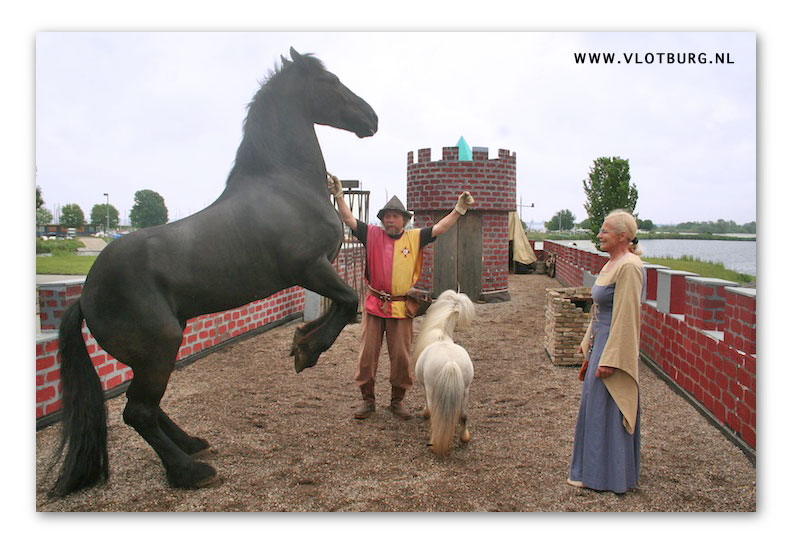 Len und Christel mit Wodan und Hercules an der Vlotburg